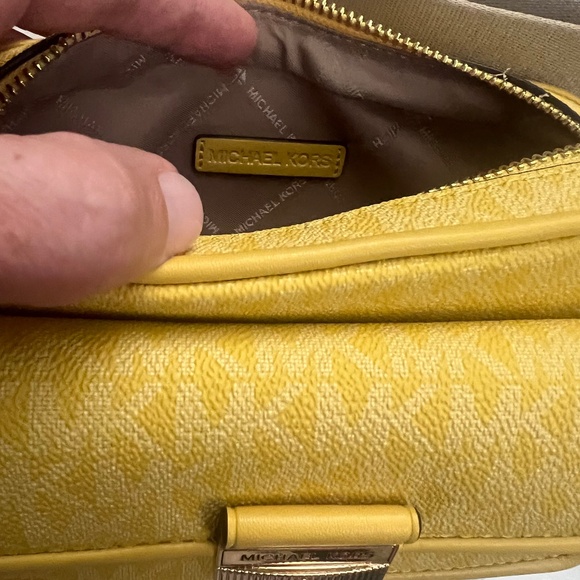 Michael Kors Bradshaw Camera Crossbody Bag NWT - Picture 8 of 9